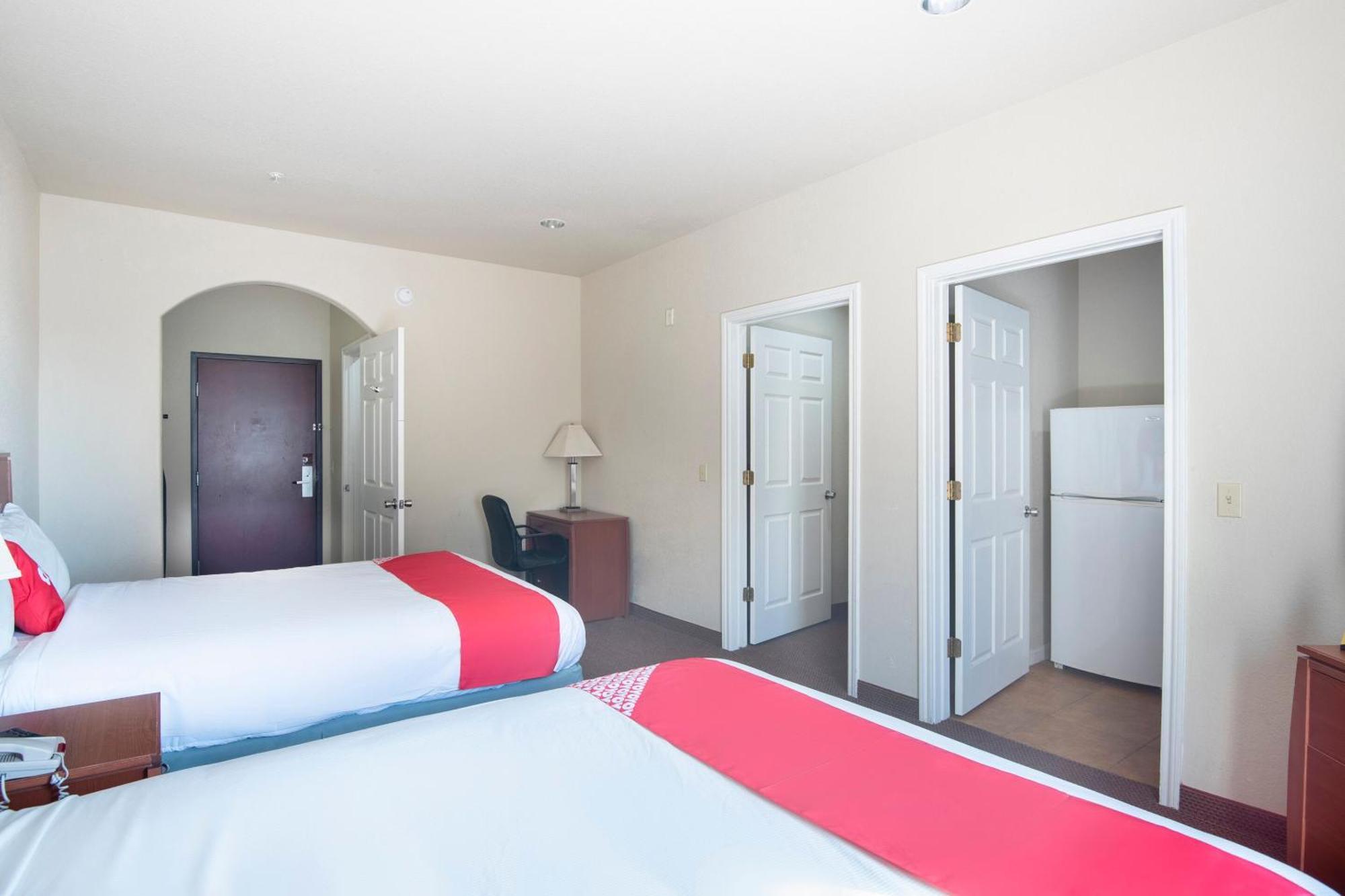 Oyo Townhouse Clute Lake Jackson Extérieur photo