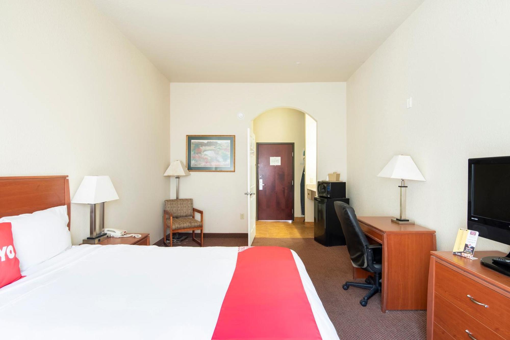 Oyo Townhouse Clute Lake Jackson Extérieur photo