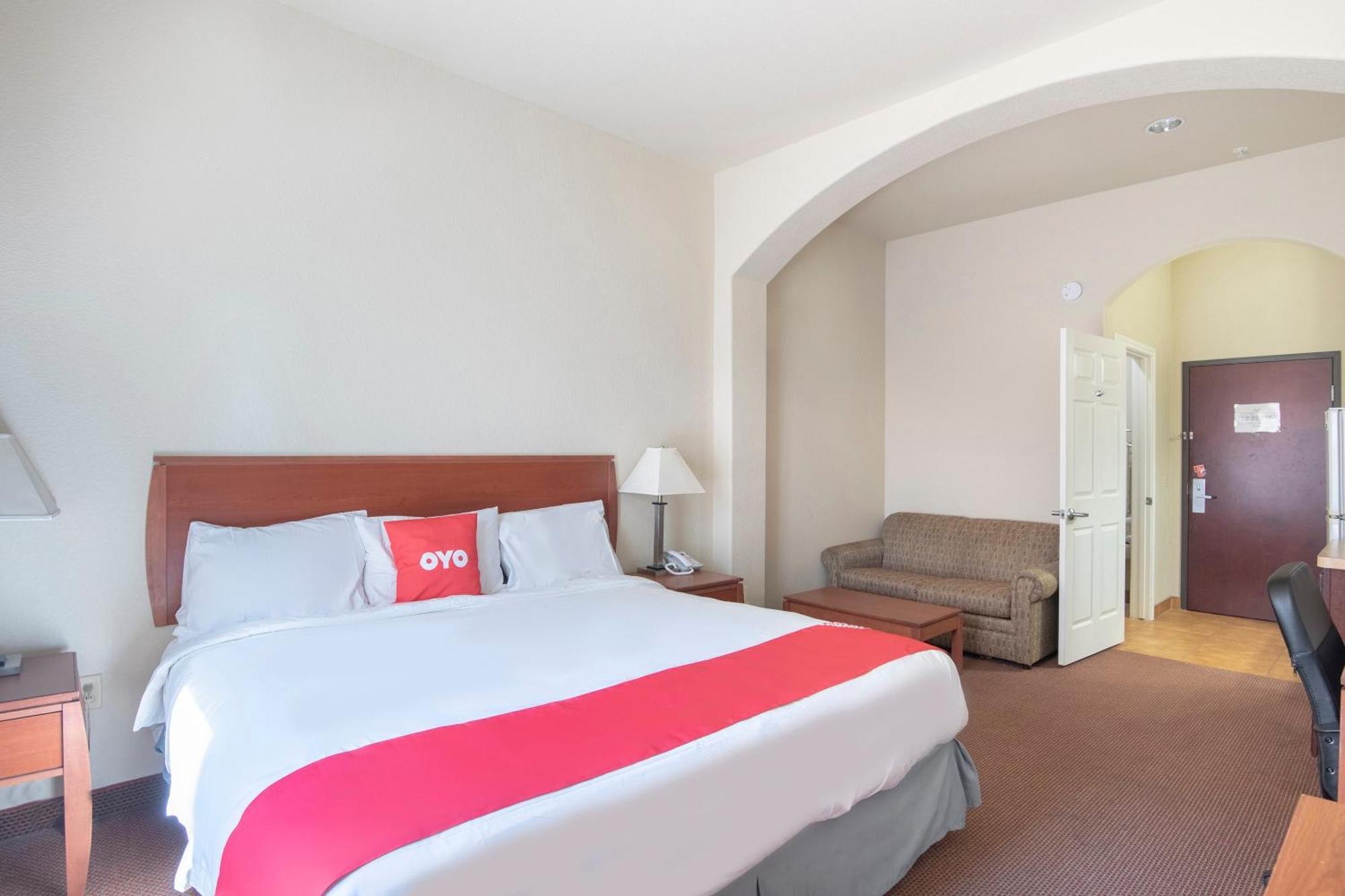 Oyo Townhouse Clute Lake Jackson Extérieur photo