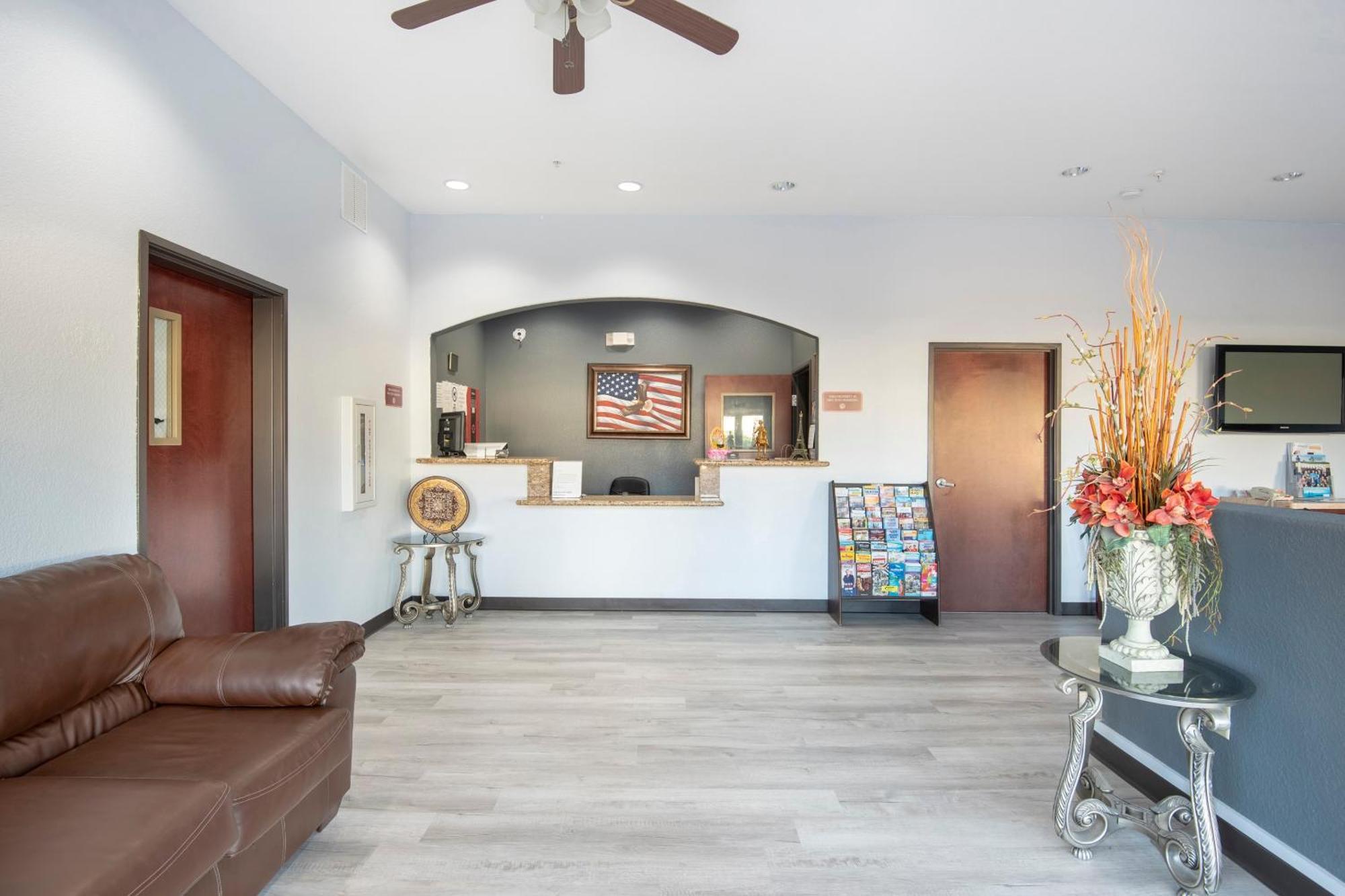 Oyo Townhouse Clute Lake Jackson Extérieur photo