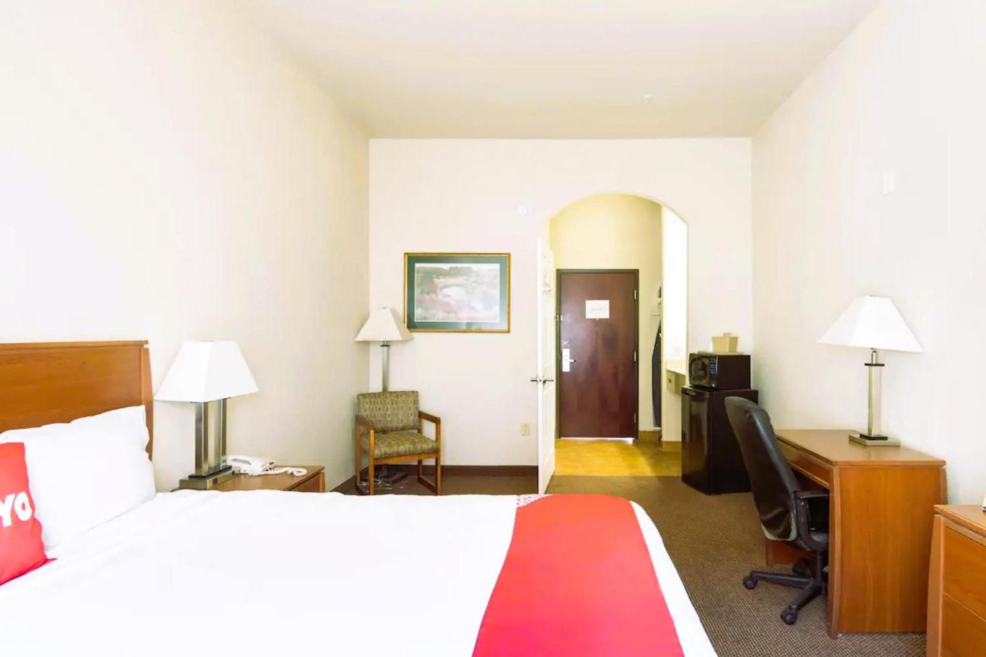 Oyo Townhouse Clute Lake Jackson Extérieur photo