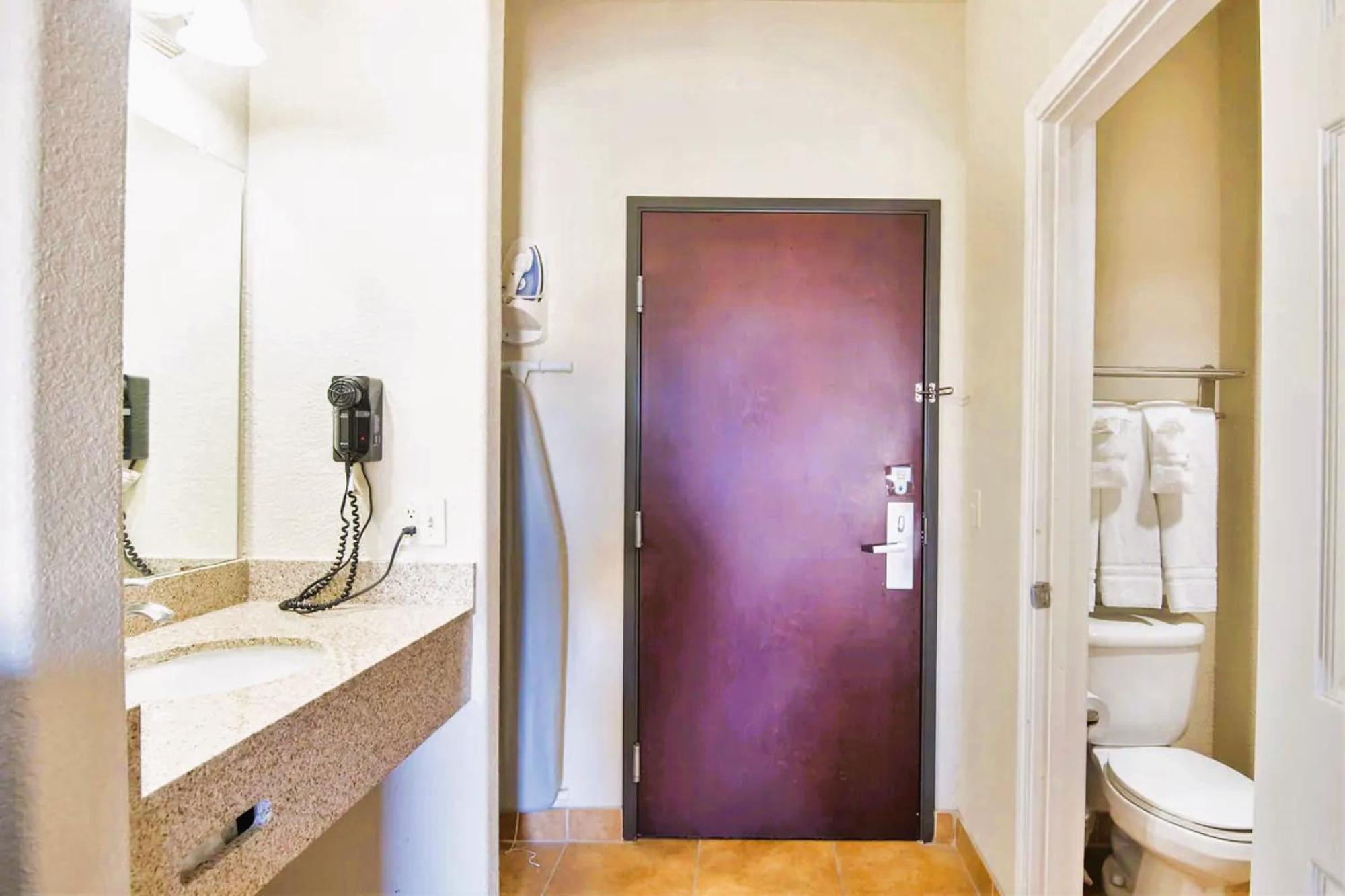 Oyo Townhouse Clute Lake Jackson Extérieur photo