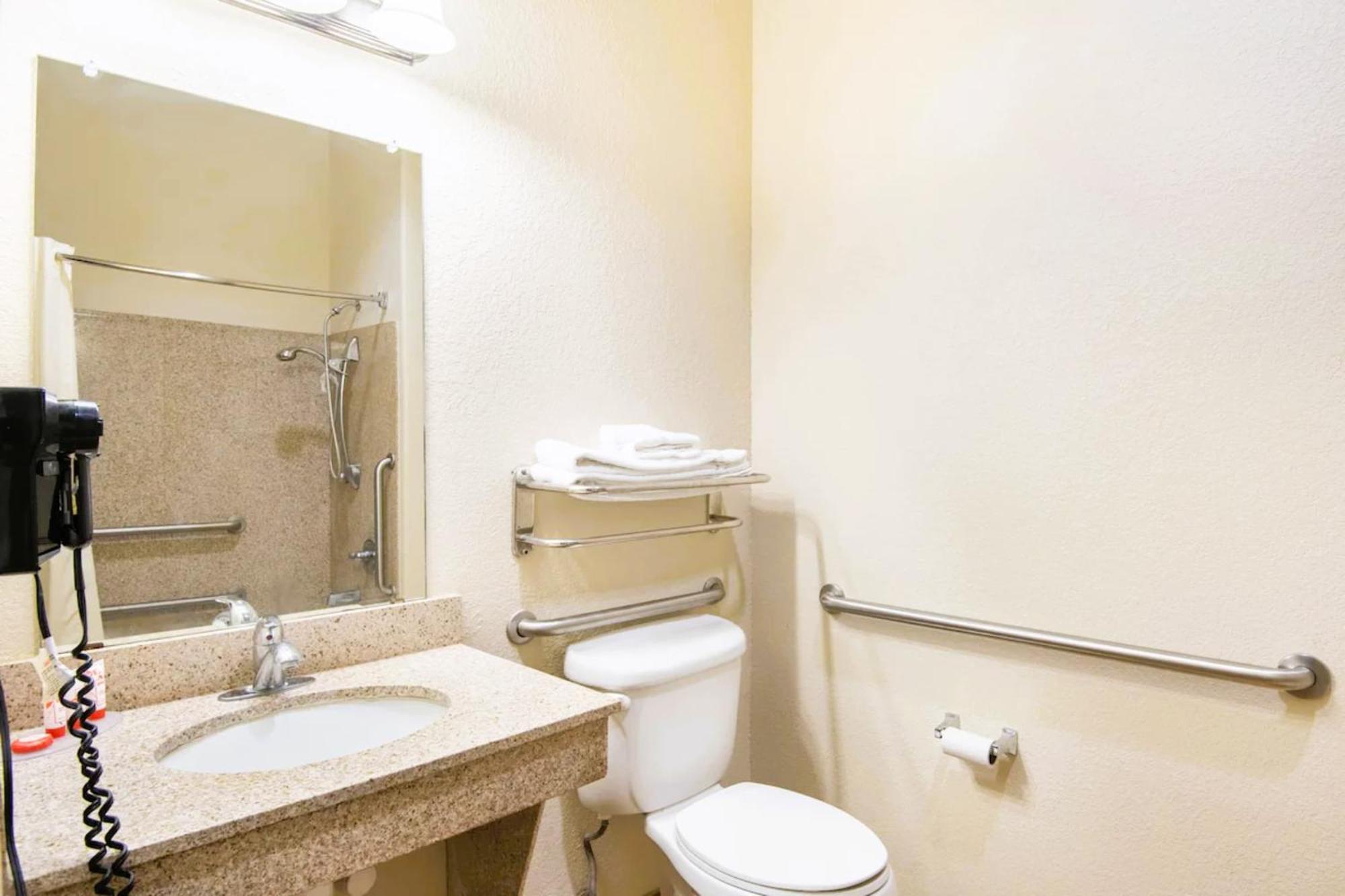 Oyo Townhouse Clute Lake Jackson Extérieur photo