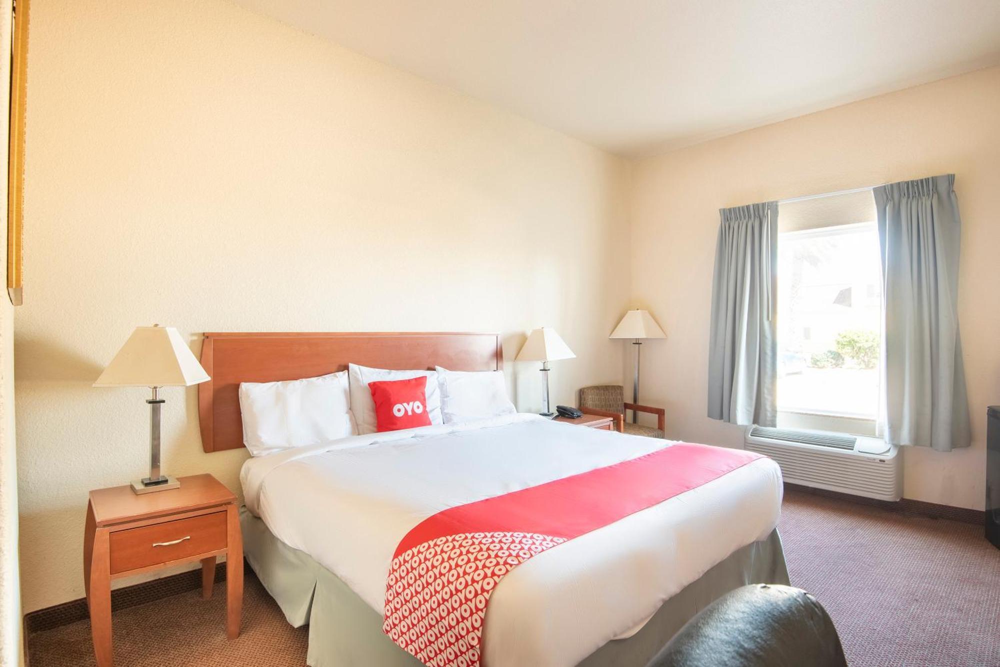 Oyo Townhouse Clute Lake Jackson Extérieur photo